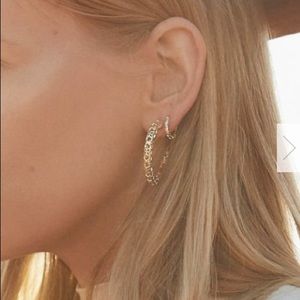 Kendra Scott Maggie Huggie Gold Hoops